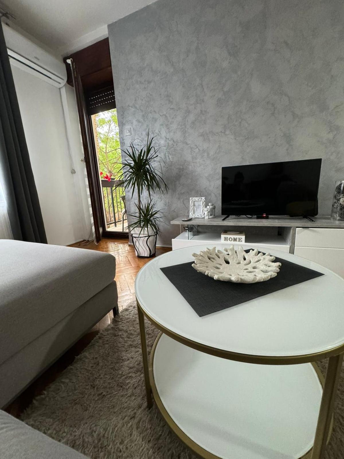 Creative Studio 5 Appartement Novi Sad Buitenkant foto